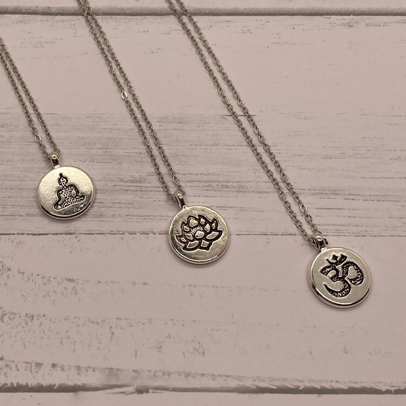 2 for$15 -Lotus flower Lucky charm silver pendant necklace - Picture 1 of 4